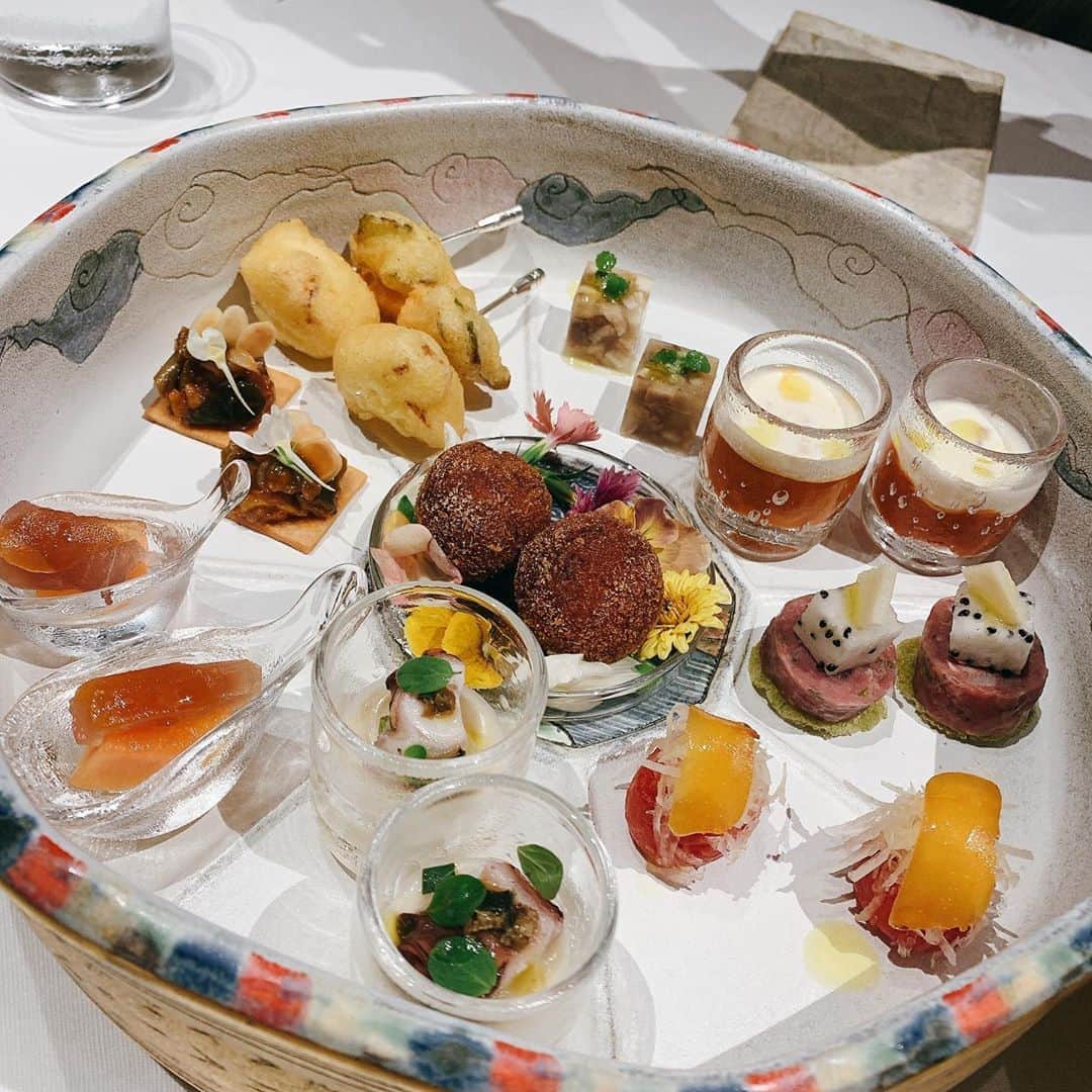 関根理紗さんのインスタグラム写真 - (関根理紗Instagram)「ディナー✌️ 美味しいご飯を前にするとやっぱりにこにこしちゃうね。  そしてやっぱり 冬より夏が好き🌞  #リゾートご飯」10月21日 16時01分 - sekine.risa