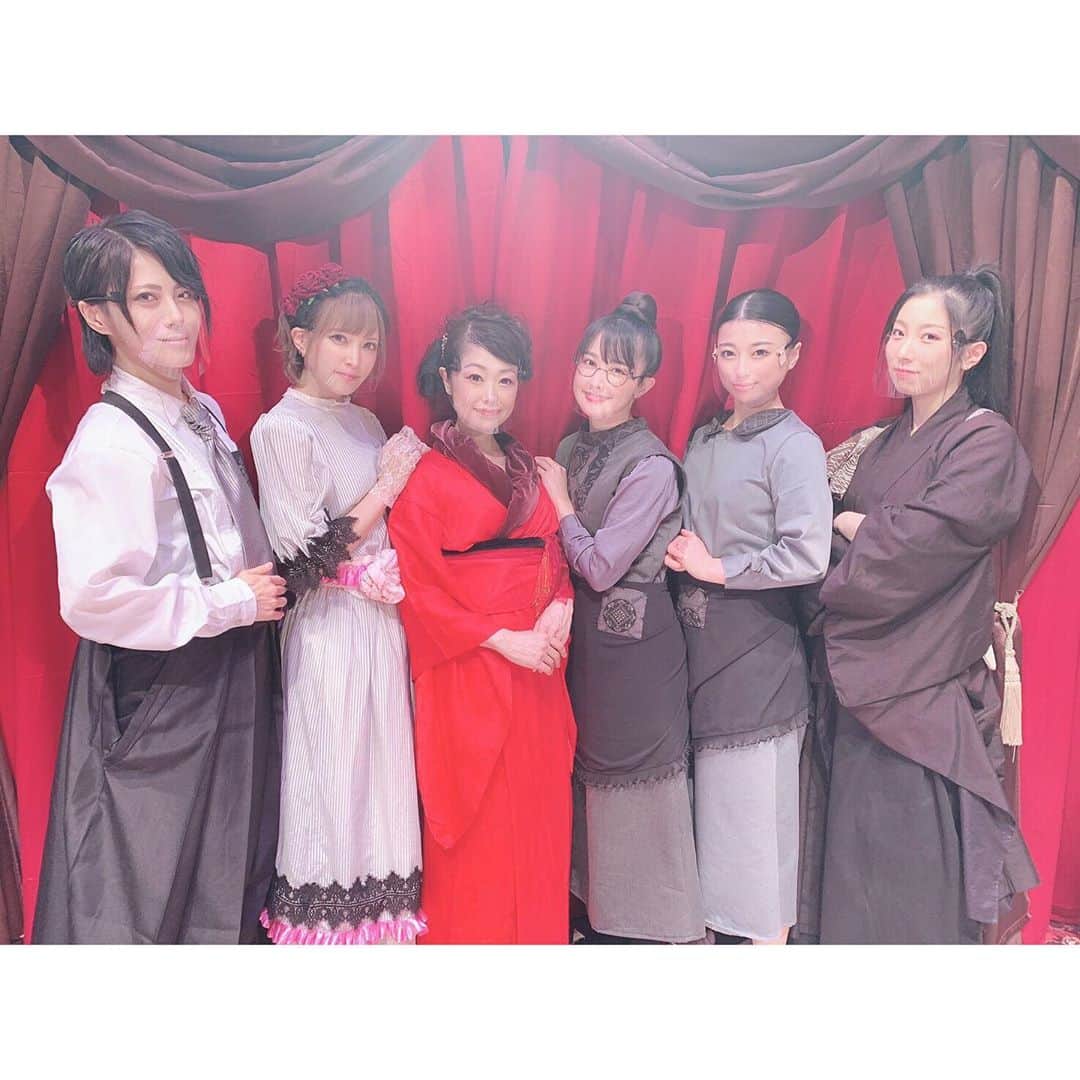 水野愛日のインスタグラム：「大好きキャロラインと、マチルダ家 #高橋明日香 #真野未華 #高宗歩未 #喜屋武蓮 #針谷早織 #水野愛日   そして、ゲストさま #椎名亜音 #浮谷泰史 #林義隆   #新宿アタッカーズ #udamap」