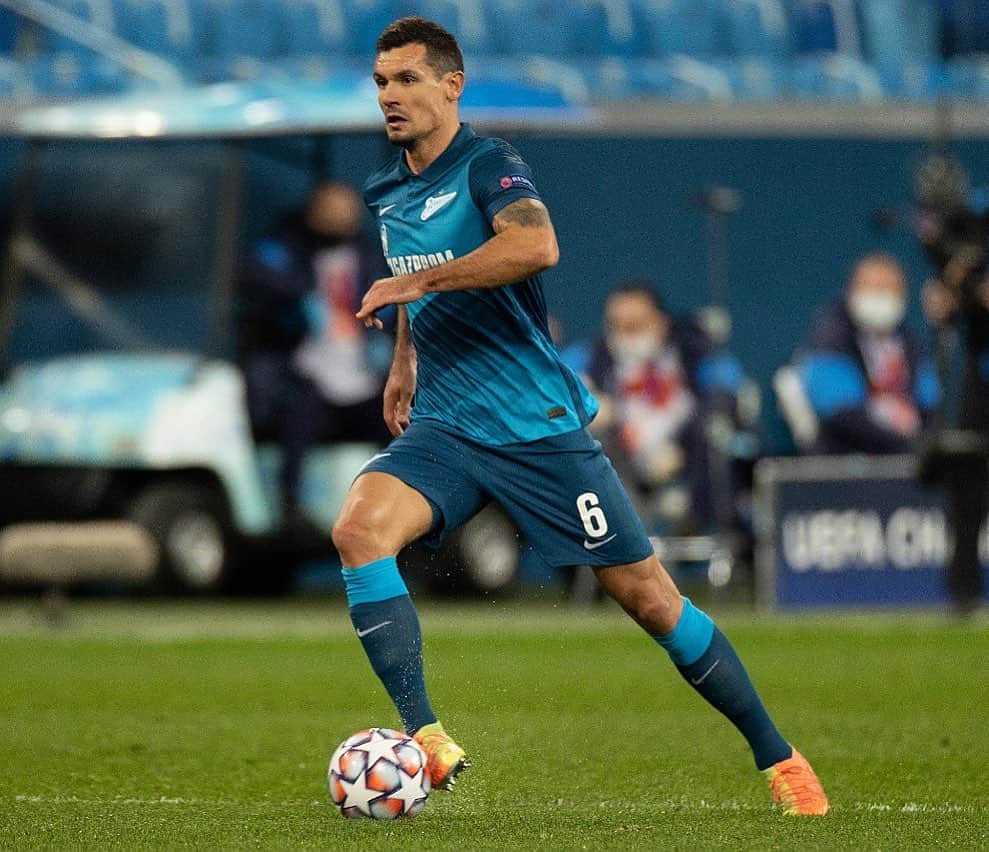 デヤン・ロヴレンのインスタグラム：「Disappointed about our yesterdays result and performance, we must do better in the upcoming games.  Thank you fans for your support even in tough moments.🔵🔵🔵  Мы держимся вместе до конца💪🏻」