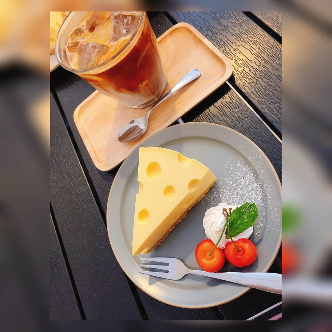 樋口みどりこさんのインスタグラム写真 - (樋口みどりこInstagram)「🧀🍒☁️  #カフェ #cafe #ケーキロックオン #ケサランパサラン #夏の思い出 #トム とジェリー #チーズケーキ #時差スタグラム」10月21日 16時24分 - higuchimidoriko