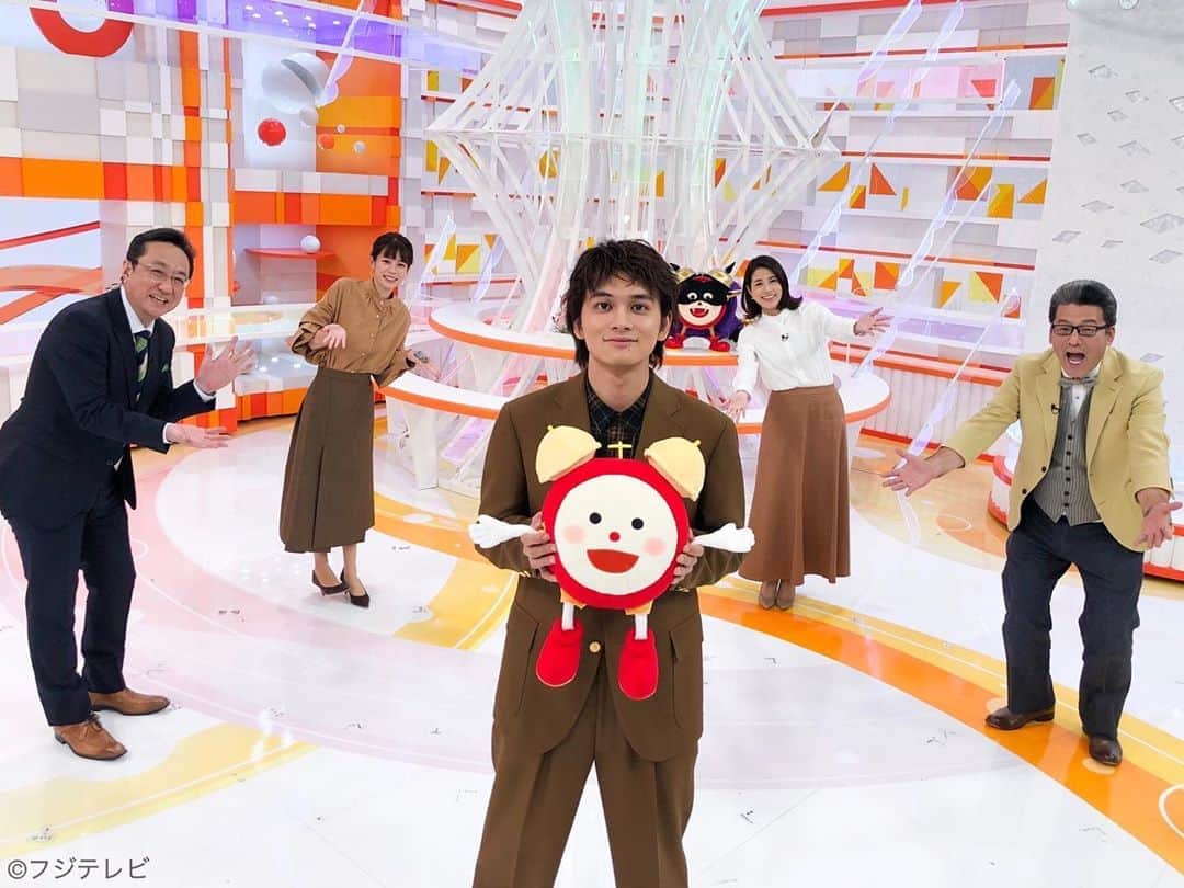 のインスタグラム：「[#Takumi_TV] MezamashiTV ‘s Tweet on October 21, 2020.  マンスリーエンタメプレゼンターの 北村匠海さんがスタジオ生出演 してくれたよっ✨  今日も一緒に番組を盛り上げてくれて ありがとうございましたーーー😆❣️ — Monthly entertainment presenter Takumi Kitamura made his live appearance in the studio.  Thank you for enlivening the program together today.  #めざましテレビ #北村匠海 #TakumiKitamura #DISH//」