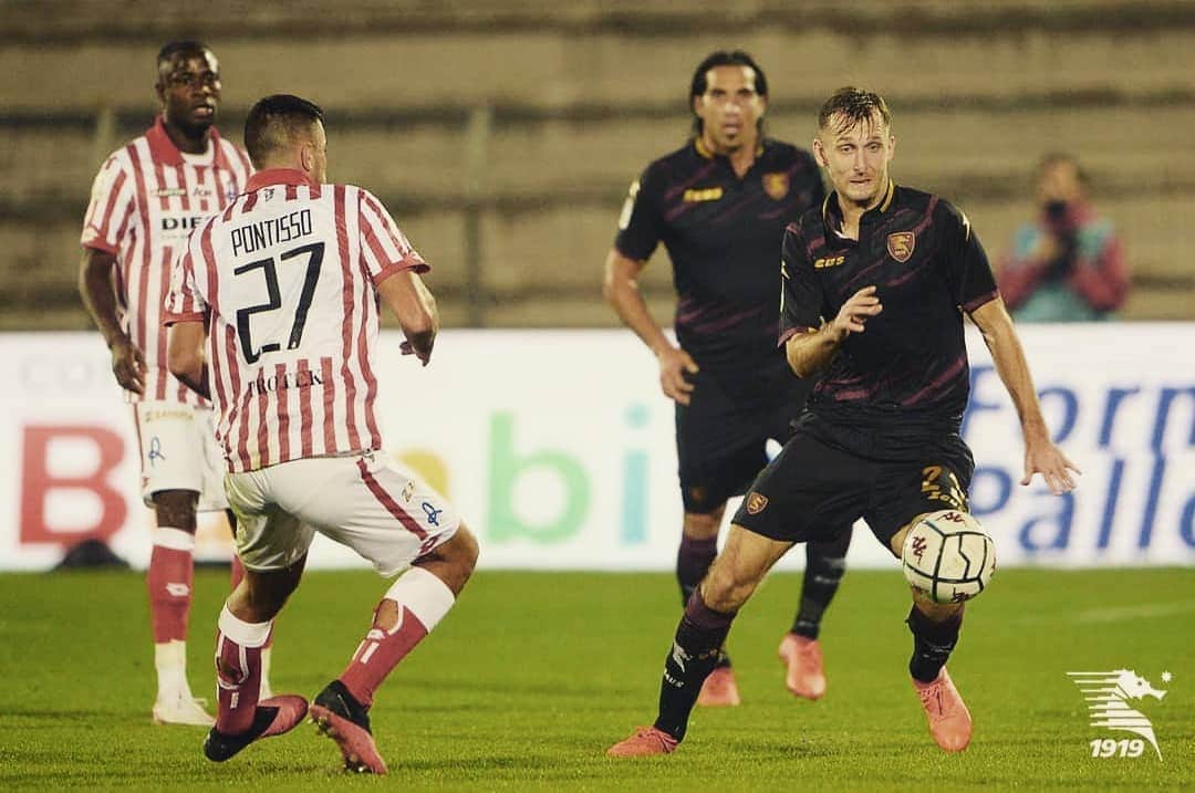 ノルベルト・ジェンベールのインスタグラム：「Keep fighting 💪⚽️🇱🇻 #forzasalernitana #forzagranata #hardwork  @ussalernitana1919official」