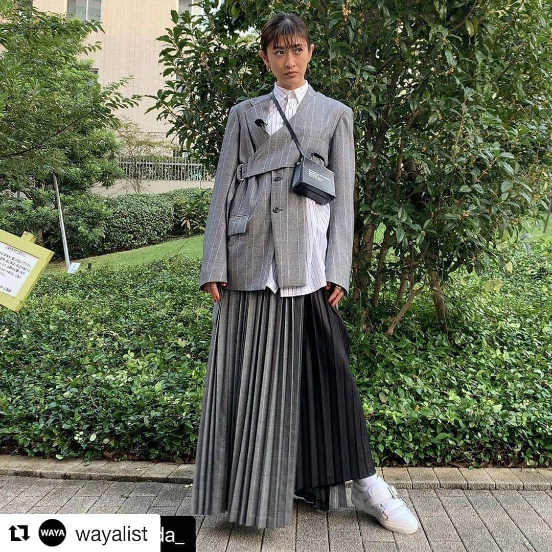 福川雅顕さんのインスタグラム写真 - (福川雅顕Instagram)「. ここの洋服 可愛すぎて、先ほどセールにいく約束、果たしましたw 何も入らないサイズ感のbagもツボ  #Repost @wayalist (@get_repost) ・・・ 先日の山田さん 似合いすぎて泣いた。 いいなぁー。 かつこいいいいいい🖤🖤  #Repost @yu_yamada_ with @make_repost ・・・ 先日のロケでの衣装 情報解禁したらまたお知らせします！  #jacket#shirt#skirt @ujoh.official  #bag @off____white  #sneaker @togaarchives  #ring @fredjewelry  #studs pierce @flake_jewelry_official  #ear cuff @knowhowjewelry  #hairmake @masaakifukugawa #stylist @wayalist   お洋服が激可愛で 気分上がりまくりのロケでした❤️」10月21日 16時50分 - masaakifukugawa