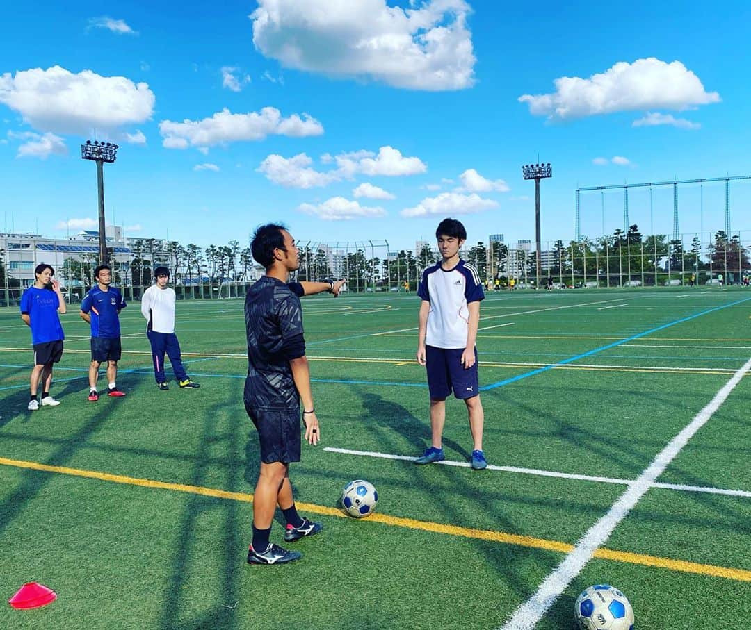 東京スポーツ・レクリエーション専門学校さんのインスタグラム写真 - (東京スポーツ・レクリエーション専門学校Instagram)「\ #水曜クラトレ　/ 今日はいつもサポートしている　#高校サッカー部 が試験期間✏️ 学生だけで広いピッチで　#フィジカルトレーニング ⚽️ #選手 への指導力アップのため実践し、お互い指導し合います！  #サッカー選手 #tsr #tsrトレーナー #アスレティックトレーナー #フィジカルトレーナー #高校サッカー #トレーナー女子 #トレーナー #応援 #サポート」10月21日 16時58分 - jikeitsr