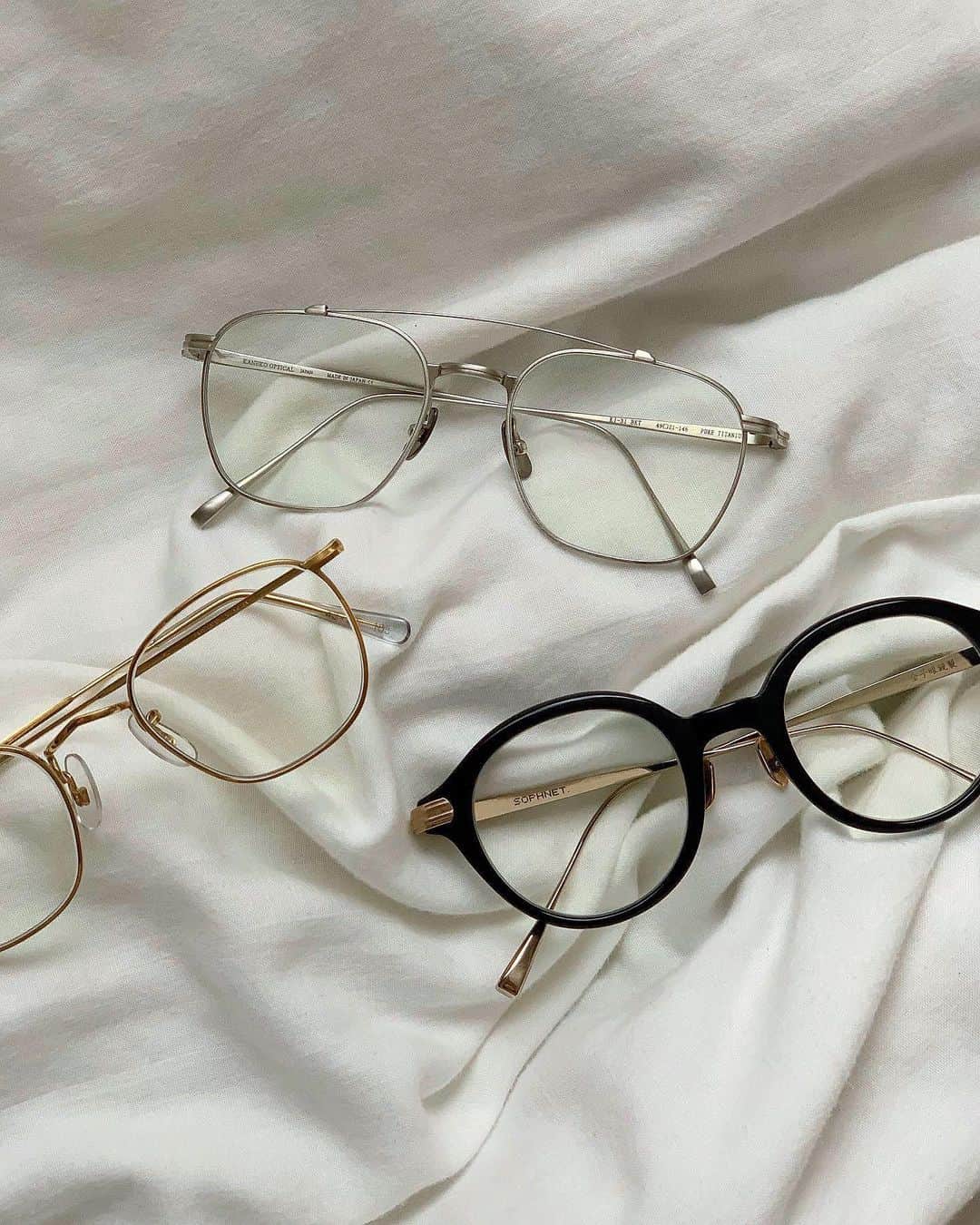 佐藤優津季のインスタグラム：「サングラスからメガネに衣替え 少しずつ増えてきた🤹🏻🤹🏼 #glasses#kanekooptical#金子眼鏡」