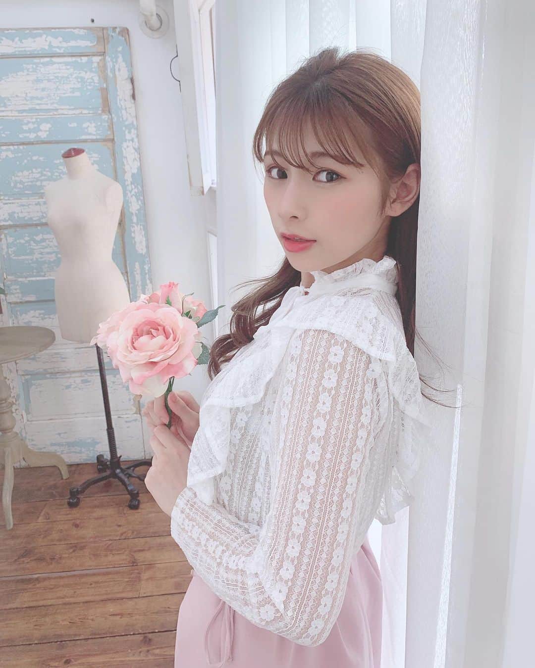 のインスタグラム：「﻿ ﻿ 【〜舞台出演情報〜】﻿ ﻿ 演劇集団STaGe☆PaRaNoRMaL﻿ 「それでも僕には夢がある。」﻿ 想組“メリア役”として出演させて頂きます！﻿ ﻿ 公演期間：2020/1/13(水)~18(月)﻿ ﻿ 1年以上ぶりの舞台は本当に緊張しますが、 とっても楽しみです☺️﻿ 追加キャストなので早く共演者の皆様に追いつけるよう、 精一杯稽古に励みます！﻿！ ﻿ ﻿ →お取扱フォーム﻿ ticket.corich.jp/apply/107732/0…﻿ ﻿ →多数枚投票券購入フォーム﻿ ws.formzu.net/sfgen/S6122159…﻿ ﻿ 日比野は《想組》です！ ご予約の際はお間違えのないようお気を付け下さい😌 ﻿ ﻿ ※完売の部も出てきているようなので、お急ぎください！﻿ ﻿ ﻿ ﻿ ﻿ ﻿ ﻿ ﻿ ﻿ ﻿ ﻿#舞台 #出演 #舞台女優 #舞台俳優 #お芝居 #劇団  #ファッション ﻿#ガーリーコーデ #コーデ  #お嬢 #ふりふり #ピンク ﻿#可愛い  #ootd #fashionstyle #fashiongram #code﻿ #kawaii #kawaiigirl #kawaiifashion #pink ﻿ #ヘアメイク#巻き髪 #髪色 #シースルーバング ﻿ #スタジオ #model ﻿ #japanesegirl #asiangirls #followｍe ﻿ ﻿ ﻿ ﻿」