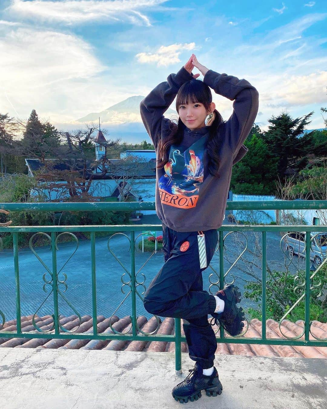 長澤茉里奈さんのインスタグラム写真 - (長澤茉里奈Instagram)「富士山🗻 ストリートダル着 #今日のまりちゅう」10月21日 17時02分 - marinanagasawa1008