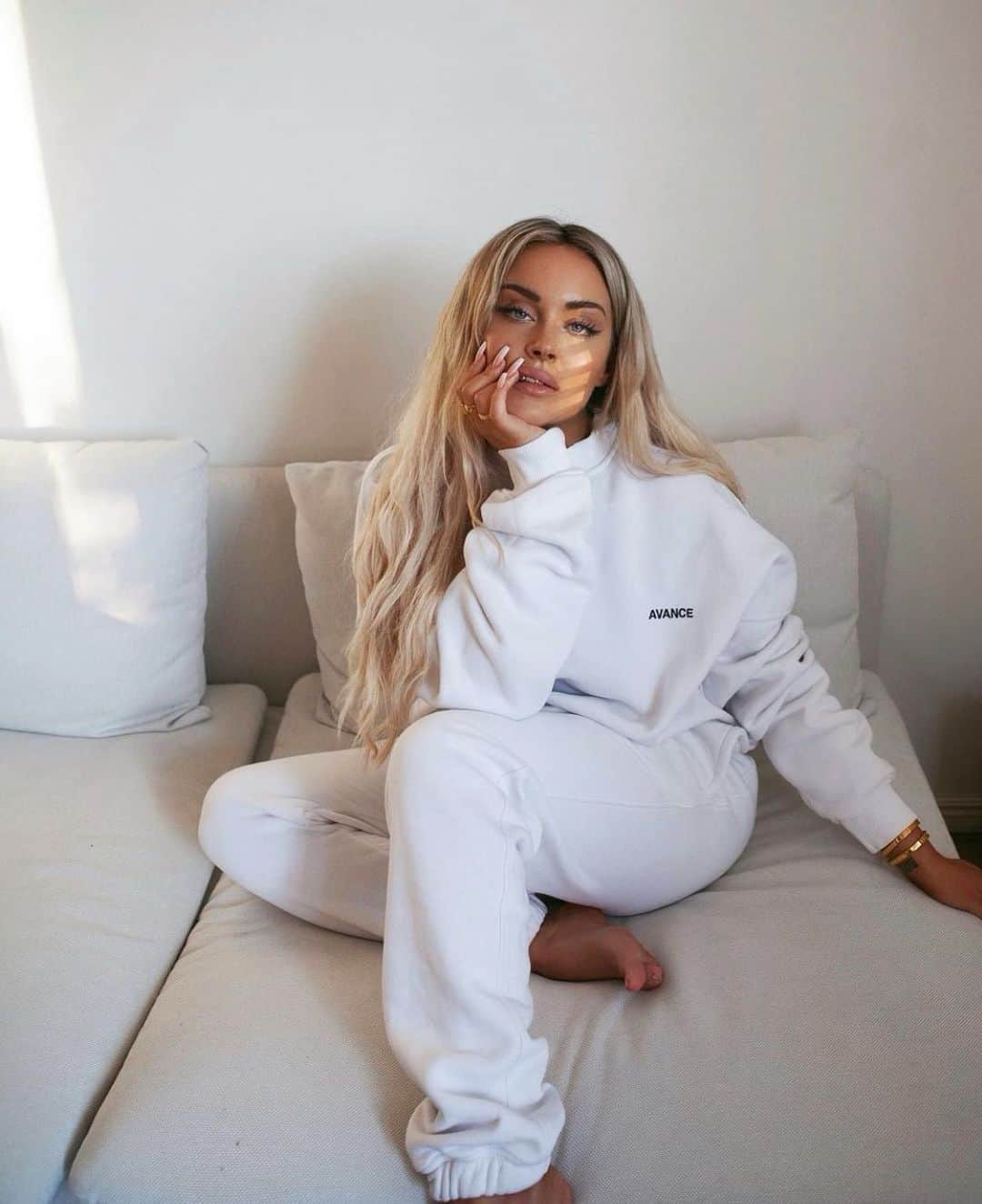 ファニー・リックマンのインスタグラム：「Litterly obsessed with these sweats from @avancestudios 🖤 Have this set in both black and white and wear them like it’s my fall uniform 🍂」