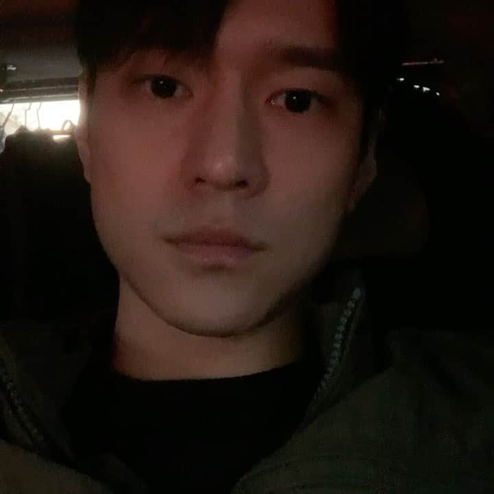 コ・ギョンピョのインスタグラム：「🙂오늘도 사생활 재밌게 봐주세요~👋🏻  Feat. @uherinida  😋음료 무제한이래(소곤소곤)  저녁도 맛나게 드시구요  전 음료 무제한 마시러 갑니다 🤣」