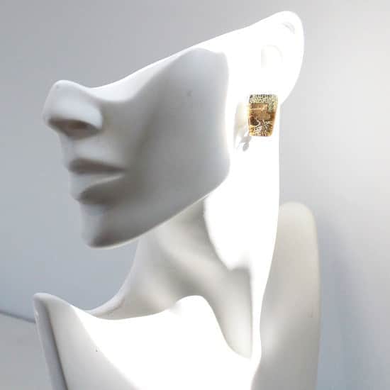 comb de shioさんのインスタグラム写真 - (comb de shioInstagram)「そろそろファッションも冬支度❄️ こんな素敵なゴールドのガラスイヤリングいかがでしょうか？  オンラインショップに新作UPしたので、ぜひ、ご覧くださいね！  贈り物にも、心を込めてラッピングさせて頂きます。  #世界でひとつだけの贈り物  #1点ものアクセサリー  #風景を身につけるアクセサリー #オンラインショップで販売中   Glass art jewelry by Isako.toda﻿﻿ ﻿ #conbdeshio﻿ #コムデシオ ﻿ #コムデシオガラス ﻿ #ガラス作家杜多一菜子﻿ #ガラス作家isako  #アートを身につける新感覚アクセサリー﻿ #ガラスアクセサリー﻿ #1点ものアクセサリー ﻿ #作家ものアクセサリー ﻿ #ハンドメイドアクセサリー ﻿ #ガラス作家 ﻿ #アート好きな人と繋がりたい ﻿ #ファッション好きな人と繋がりたい ﻿ #ガラスジュエリー  #大人のアクセサリー  #三重県津市  #30代ファッション  #40代のおしゃれ  #50代ファッション  #combdeshioglass﻿ #madeinjapan #handmade #jewelry #glassjewelry #glassartist﻿ #glassartjewelry #handmadeaccessory」10月21日 17時13分 - comb_de_shio