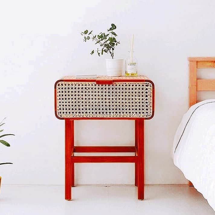 チップ＆ペッパーさんのインスタグラム写真 - (チップ＆ペッパーInstagram)「. . . . . . . . #rattantable #rattantray #rattan #modernbohemian #kitchenideas #bohohome #bohodecor #modernkitchen #homedecor #shop #stylravendesign #rattanfurniture #minimalistic #farmhouse #interior4inspo #interior4all #mynordicroom #myinterior #rattanlamp #woodenhouse #bohemian #hyggehome #brickwall #bohostyle」10月21日 17時28分 - sarafernstrom_