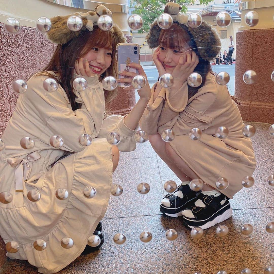 阪上彩香さんのインスタグラム写真 - (阪上彩香Instagram)「2人でスヌーピーしたの💭❤️ ･ ･ ･ #ユニバーサルスタジオジャパン #universalstudiosjapan #ゆにば #ユニバ #USJ #ユニバコーデ #スヌーピー #スヌーピーコーデ #巻き髪 #evelyn #エブリン #instgood #instlike #instagram #instfashion #followme」10月21日 17時26分 - ayaka_skgm