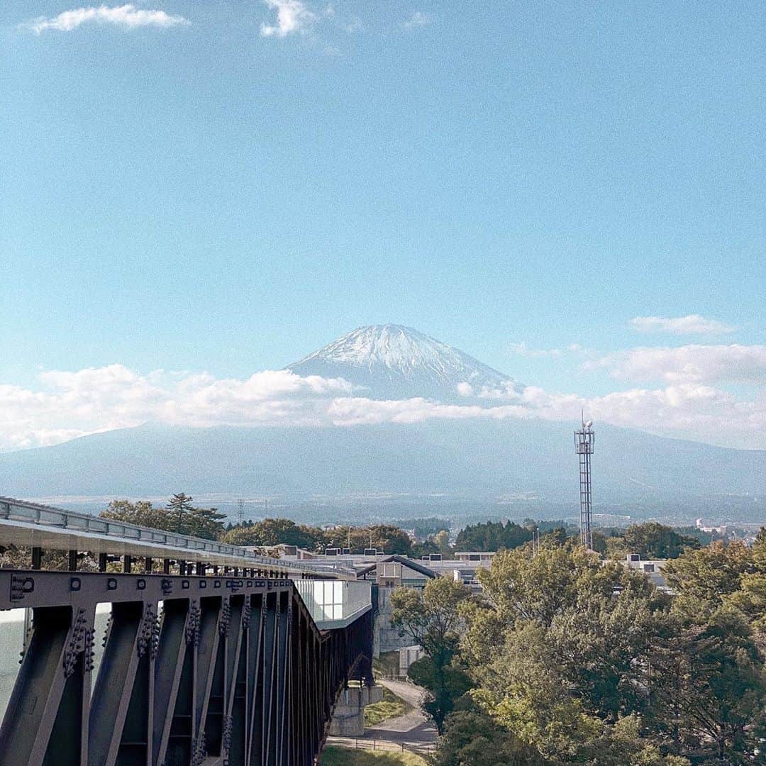 九星気学カフェのインスタグラム：「秋晴れの富士。 澄んだ空気に深呼吸。 この季節が一番好きです。  #占い #九星気学 #風水 #開運 #運勢 #富士山が好き」