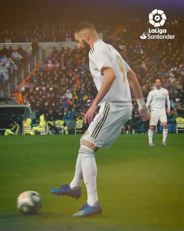 のインスタグラム：「🎩 𝐓 𝐀 𝐋 𝐄 𝐍 𝐓 🎩  #LaLiga #LaLigaSantander #RealMadrid #Benzema #Football #ElClásico」