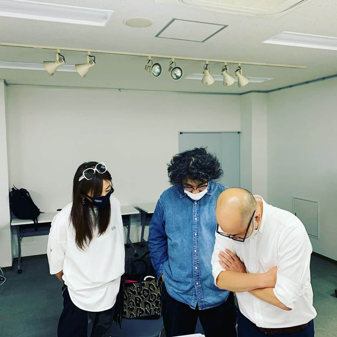 中島史恵さんのインスタグラム写真 - (中島史恵Instagram)「今日はこの間撮影させて頂いた写真集のチェックに😊  かなり頑張らせて頂いたので💦かなりいい感じですっ💜。  また詳細解禁になりましたらご報告させて頂きますね😊お楽しみにです⭐️  #中島史恵写真集💜 #中島史恵DVDも同時発売💜 #今日は写真集のチェック😊 #中島史恵💜頑張りましたぁ🌟 #情報解禁近々⭐️ #avity代官山スタジオ❤️  #空中ヨガ❤️ #マグマヨガ❤️ #avityエステも❤️ #イベントも企画してますので😊逢いにきてね！」10月21日 17時47分 - fumielove0614