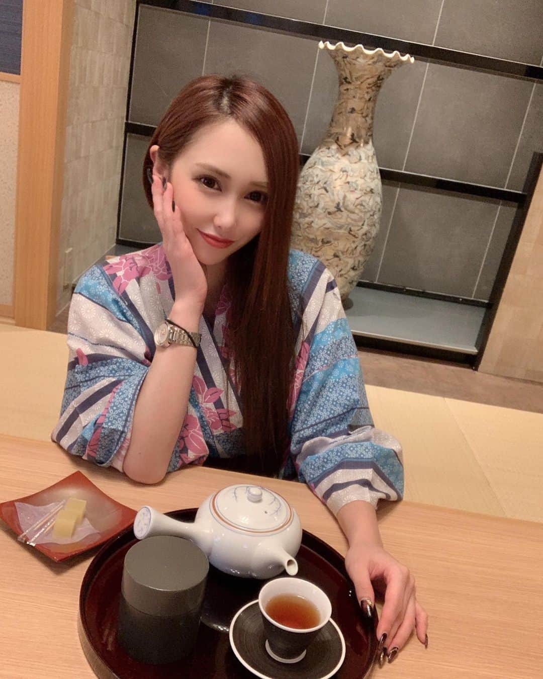 のインスタグラム：「最近ノンアルだとまじ良く寝れることに気づいた  #静岡#歌舞伎町#名古屋#新宿 #北新地#ミナミ#両替町 #club jerry#make#beauty #fashion#selfie#style#推し #ヘアメ#ドレス#過去pic #outdoor#ライブ配信#筋トレ #温泉旅館#gotoキャンペーン  #travel」
