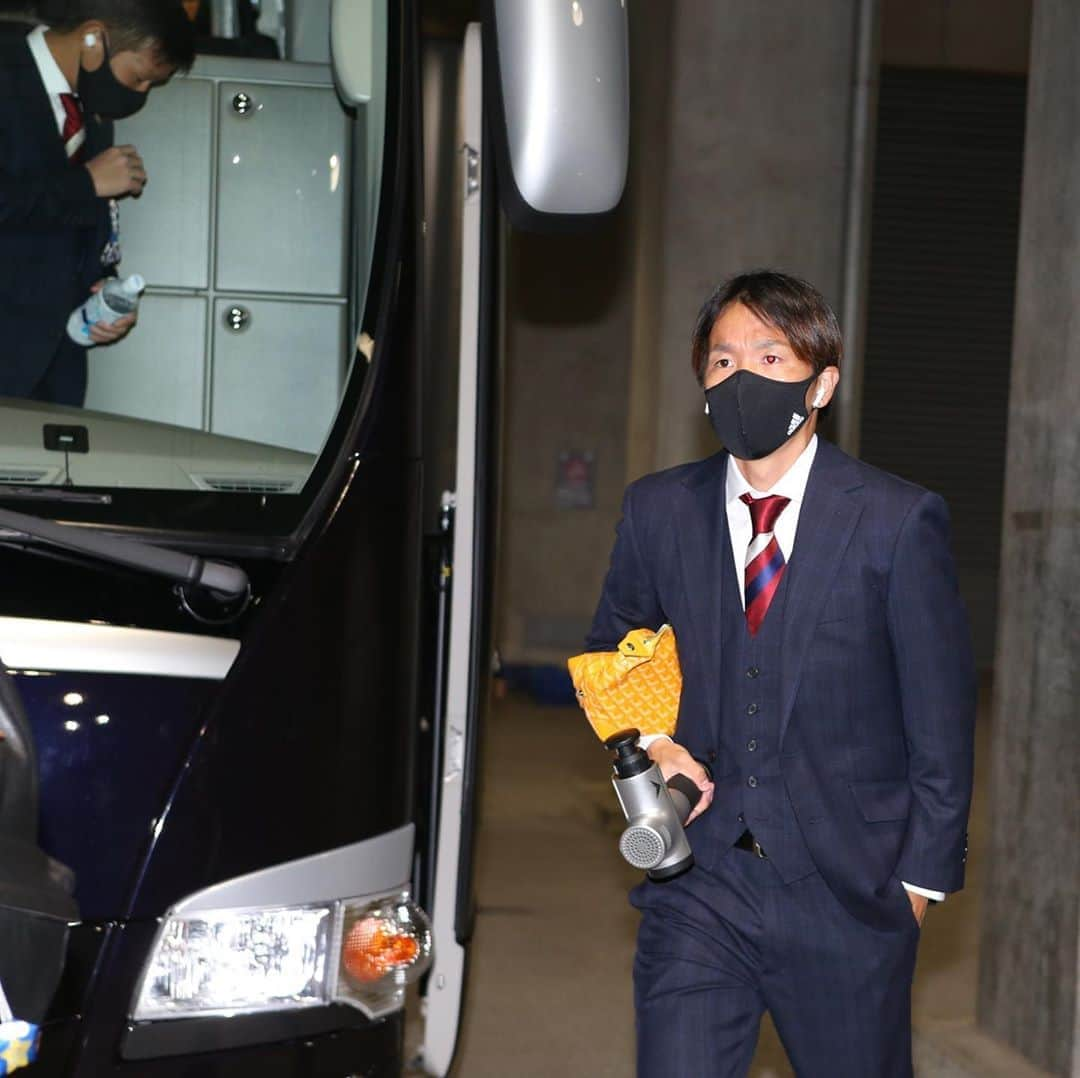 横浜F・マリノスさんのインスタグラム写真 - (横浜F・マリノスInstagram)「Suit up for the occasion😎👔  #fmarinos #スーツ #オーダースーツグローバルスタイル #スリーピース #globalstyle」10月21日 17時51分 - yokohamaf.marinos