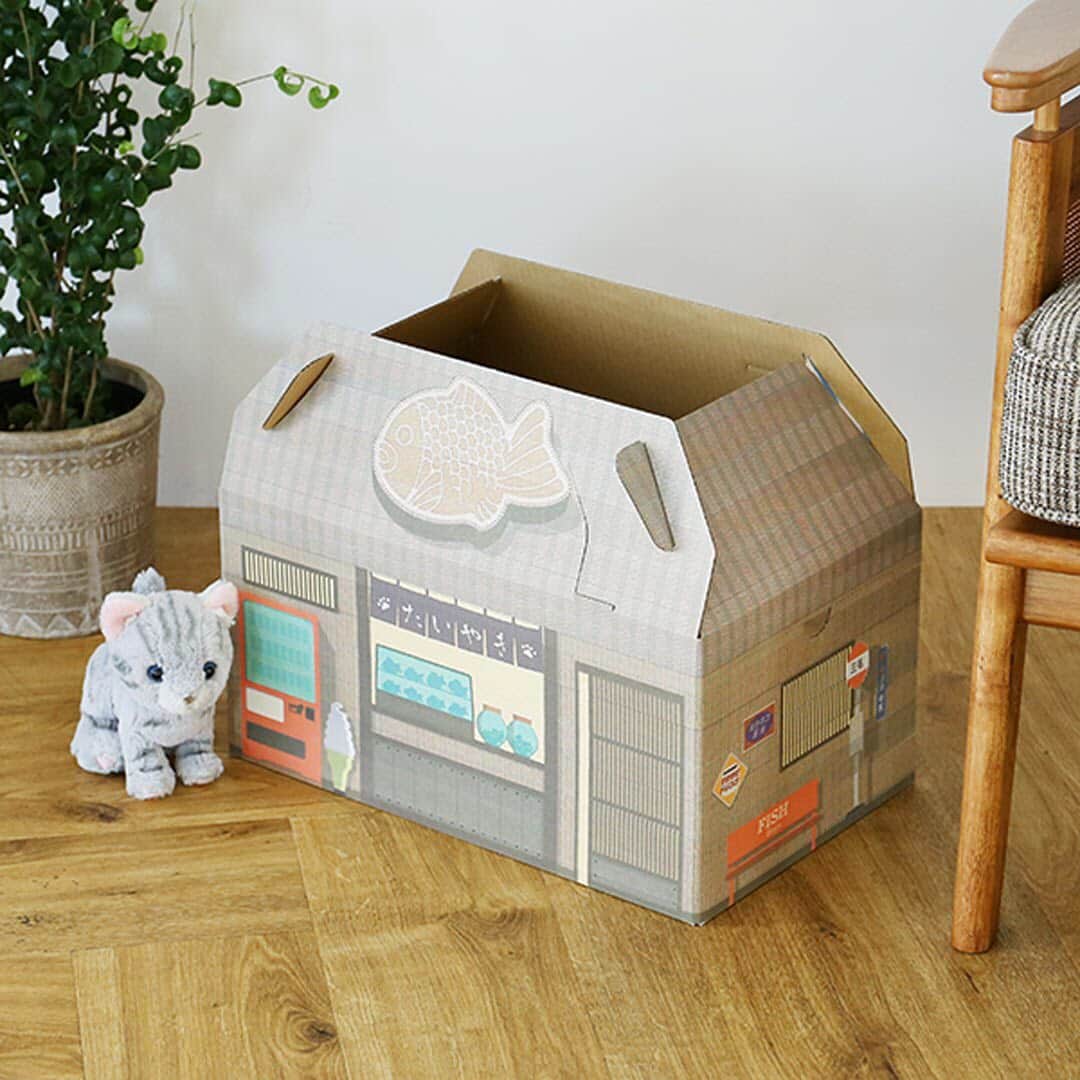 LOHACO（ロハコ）さんのインスタグラム写真 - (LOHACO（ロハコ）Instagram)「＼【LOHACO限定】かわいい猫箱が登場！／  お店をモチーフにした両面デザインで2倍楽しめる♪  猫ちゃんが箱の中に入れば、タイ焼き屋さんとハンバーガー屋さんになれちゃう！？  この猫箱はユニ・チャームの猫用デオトイレ本体セットと、詰め替えて使えるリフィール、砂シートおしっこチェックキットが付いた猫ちゃんの健康を考えるセットです。  ぜひ一度チェックしてみてください。  ＿＿＿＿＿＿＿＿＿＿＿＿＿＿  ▼Instagramで紹介した写真の詳細は プロフィール @lohaco.jp から♪  ▼商品のURLはこちら https://685.jp/37rG2Zi ＿＿＿＿＿＿＿＿＿＿＿＿＿＿＿   #LOHACO限定 #ロハコ限定 #ユニチャーム #猫トイレ #猫用トイレ #デオトイレ #猫用品 #猫用 #猫 #ねこ #猫のいる暮らし #猫との暮らし #ねこと暮らす #ねこすたぐらむ #にゃんこ #にゃんすたぐらむ #ねこのいる生活 #ペット #ペット用品 #ペットのいる生活 #暮らし #くらし #ロハコ #LOHACO #askul #アスクル」10月21日 18時03分 - lohaco.jp