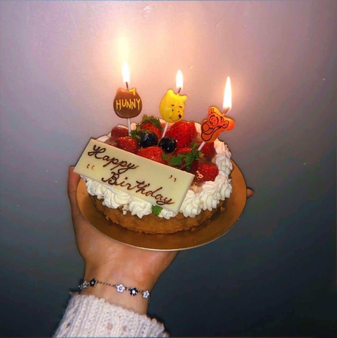 Luna.（ルナ）のインスタグラム：「10.19 🎂𝙏𝙝𝙖𝙣𝙠 𝙮𝙤𝙪 ☽  ・｢未熟なウルフ｣リリースまで、あと10日!!」