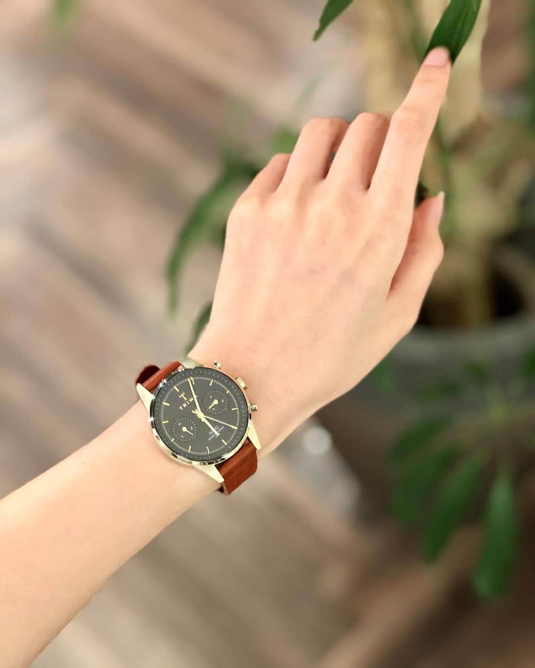 じゅみさんのインスタグラム写真 - (じゅみInstagram)「⌚️✨﻿ ﻿ ﻿ スウェーデンブランド﻿ triwaの腕時計﻿ @triwaasia﻿ ﻿ ﻿ 新しく﻿ 『 Aquatic Nikki 』﻿ をgetしました♡*॰¨̮ ♡♩﻿ ﻿ ﻿ triwaの時計は﻿ 人と被りにくいデザインで﻿ 少しメンズ感もあるからカジュアルに合わせやすくて好き🥰﻿ ﻿ 『 Aquatic Nikki 』は﻿ 文字盤が暗めでアンティーク感漂う感じに﻿ 一目惚れしました✨﻿ ﻿ ﻿ 秋のカジュアル気分にどハマりして﻿ パンツスタイルによく合わせてます👖🍁﻿ ﻿ ﻿ これからたくさん使おっと⋆*✩⑅◡̈⃝*﻿ ﻿ ﻿ #triwa #トリワ #TriwaShopTokyo #トリワコーデ #acuaticnikki﻿ #腕時計 #レディース時計 #秋コーデ﻿ #ニット #北欧 #北欧ブランド」10月21日 17時57分 - jumy_as