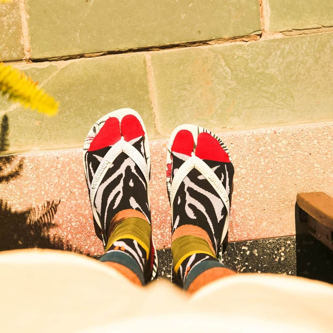 Havaianas Europeさんのインスタグラム写真 - (Havaianas EuropeInstagram)「Isn't it cool? 🤩🤗 Warm at home! #HavainanasSocks #Socks #FlipFlop Be #comfy, be #cool, be #colourful」10月21日 18時01分 - havaianaseurope