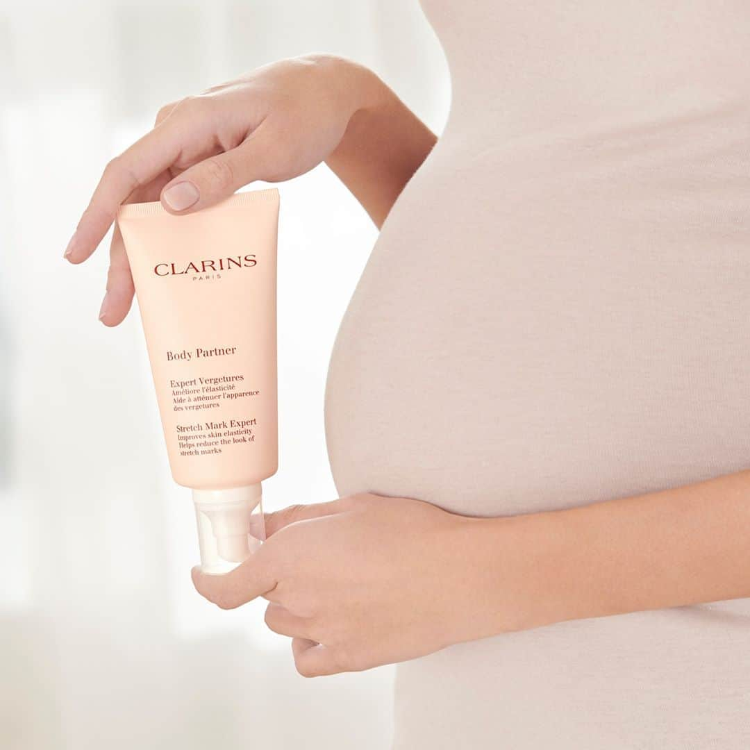 ClarinsUKさんのインスタグラム写真 - (ClarinsUKInstagram)「PREGNANCY CONCERNS 🤰🏼Join us live at 5pm this #WellnessWednesday for our latest series with @Clarins_Rebecca focusing on wellness and self-love during pregnancy!  In this session, we will be exploring which products are perfect for your typical pregnancy concerns. ❤️  Tag any expectant or new mums that you know below! 👇🏼」10月21日 18時01分 - clarinsuk