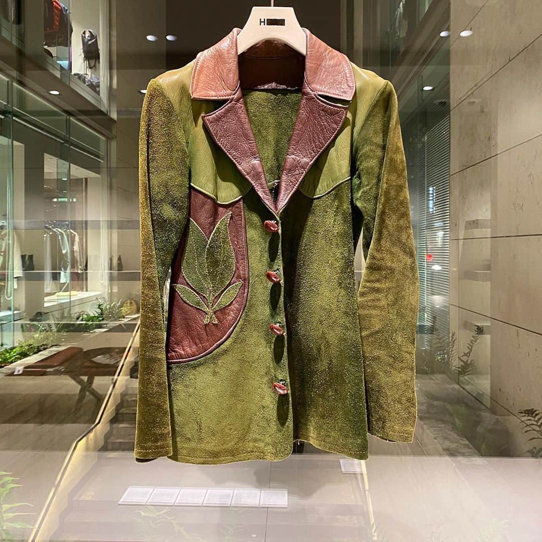 のインスタグラム：「＜East West Musical Instruments Co.＞ Cloud Rock ¥220,000-(tax in) Western Suede Shirt ¥220,000-(tax in)  #H_beautyandyouth @h_beautyandyouth  #BEAUTYANDYOUTH #Unitedarrows #EastWestMusicalInstruments  #eastwestmusicalinstrumentsco  #SouthParadisoLeather」