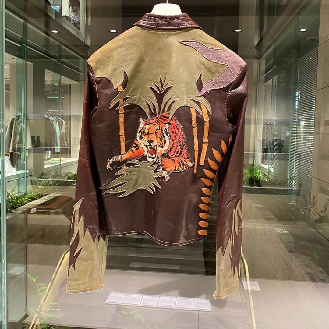 のインスタグラム：「＜East West Musical Instruments Co.＞ Tiger "Tony's Tiger Jacket" ¥1,650,000-(tax in) Tiger " Nancy's Blue Tiger Jacket"(Ladies) ¥550,000-(tax in)  #H_beautyandyouth @h_beautyandyouth  #BEAUTYANDYOUTH #Unitedarrows #EastWestMusicalInstruments  #eastwestmusicalinstrumentsco  #SouthParadisoLeather」