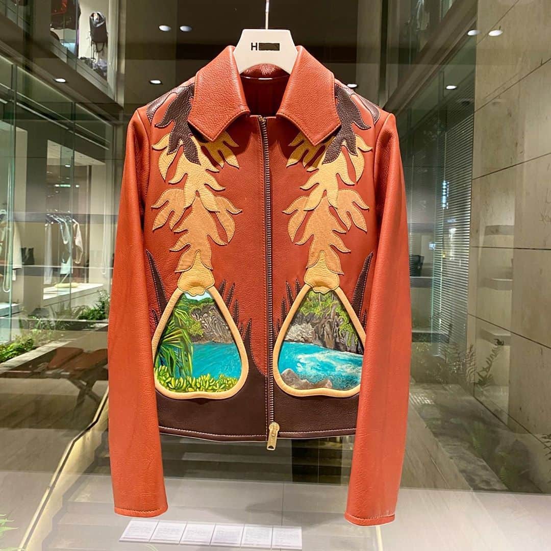 のインスタグラム：「＜South Paradiso Leather＞ Papaya Re-dux ¥330,000-(tax in) Monsieur Loyal ¥165,000-(tax in)  #H_beautyandyouth @h_beautyandyouth  #BEAUTYANDYOUTH #Unitedarrows #EastWestMusicalInstruments  #eastwestmusicalinstrumentsco  #SouthParadisoLeather」
