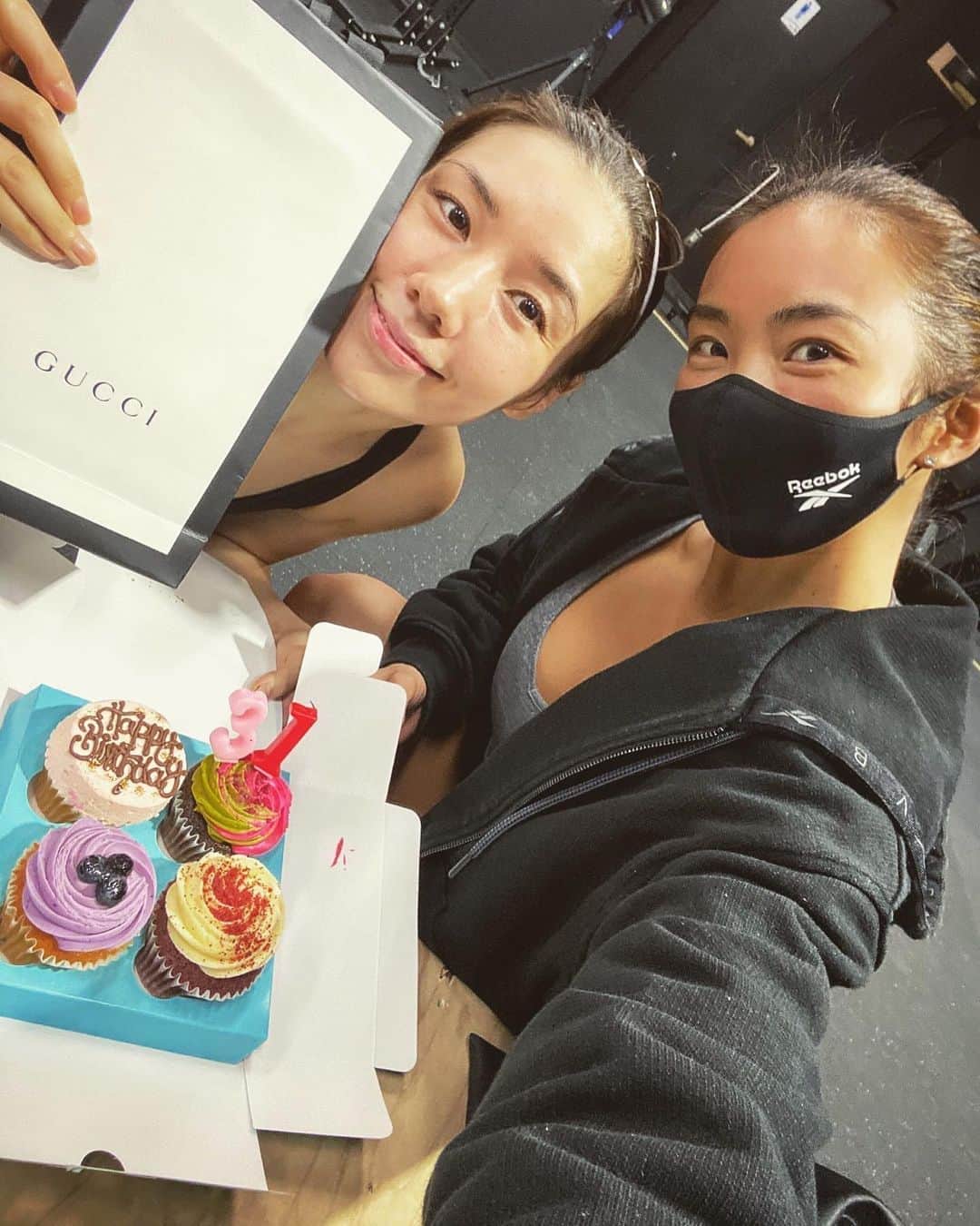 Aya（小山内あや）さんのインスタグラム写真 - (Aya（小山内あや）Instagram)「Happy Birthday @riisa1018naka ❤️ 里依紗ちゃん、31歳おめでとう🎉 年齢と反比例する強い身体づくり引き続きお任せあれ💪🏻🔥🔥」10月21日 18時06分 - aya_fitness