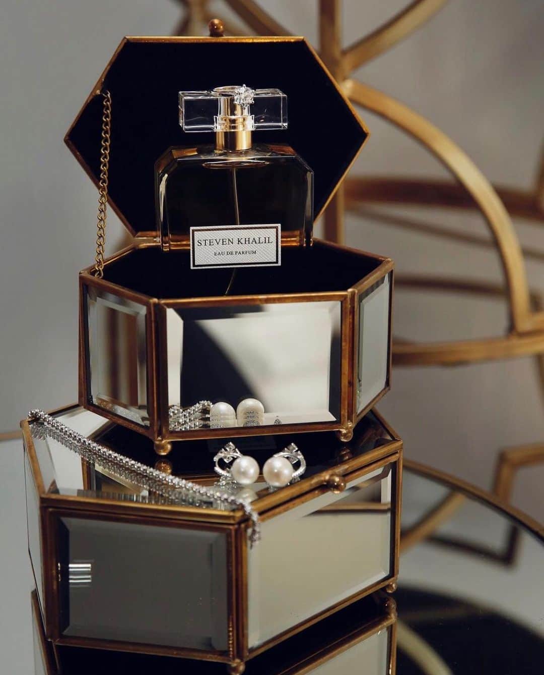 Steven Khalilさんのインスタグラム写真 - (Steven KhalilInstagram)「SCENT - ‘My vision for the #StevenKhalilFragrance was a rich and elegant floral with intimate longevity and complexity to echo the intricate nature of the #StevenKhalil gown’ - Steven Khalil ⠀⠀⠀⠀⠀⠀⠀⠀⠀ Image @imagehausweddings for #StevenKhalilBride Patricia」10月21日 18時08分 - steven_khalil