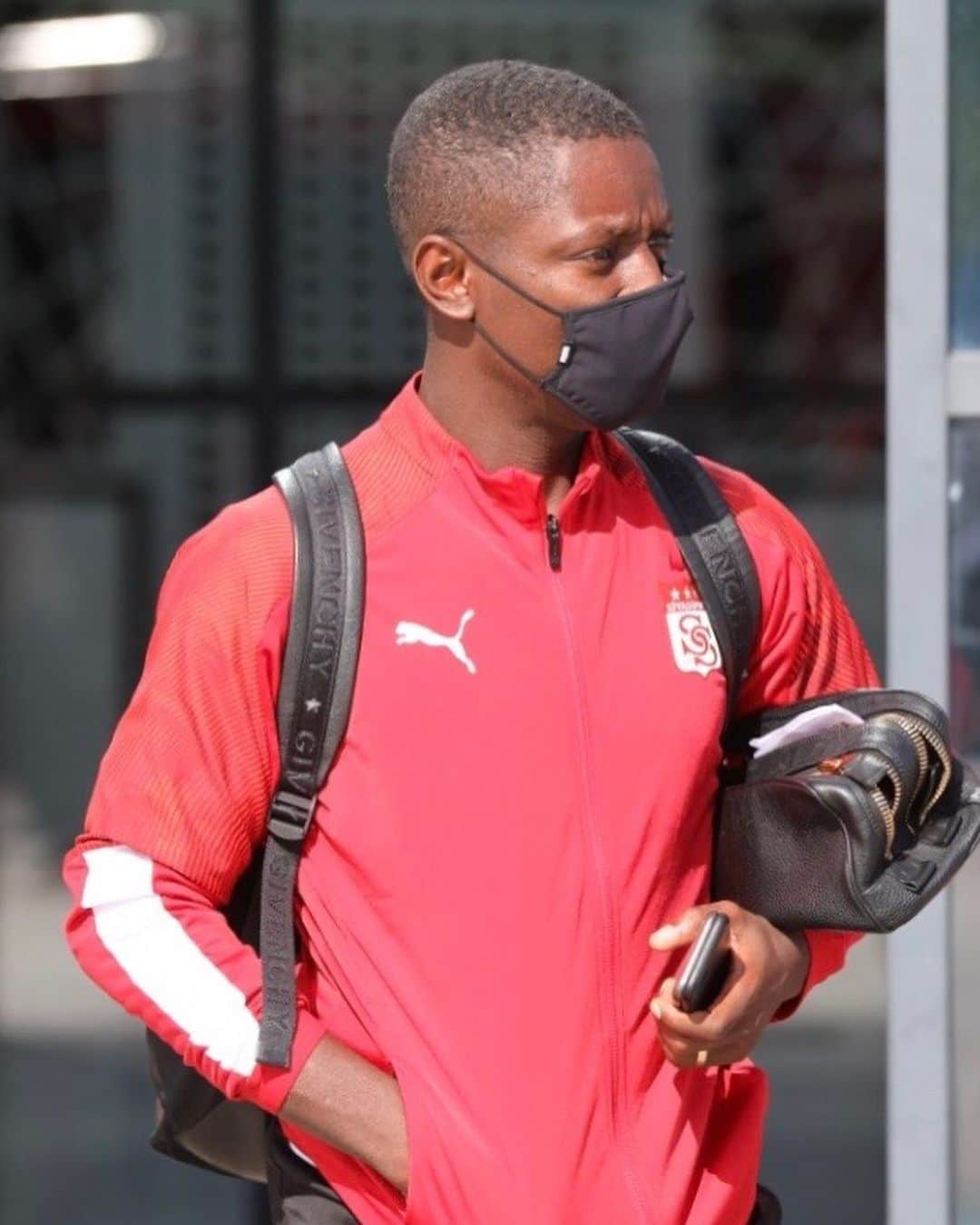 マックス・グラデルのインスタグラム：「Just arrived in spain for europa league game vs villareal —- bien arrivé en Espagne pour le march europa league vs villareal @sivassporsk 🇨🇮🇨🇮🇨🇮MAG15」