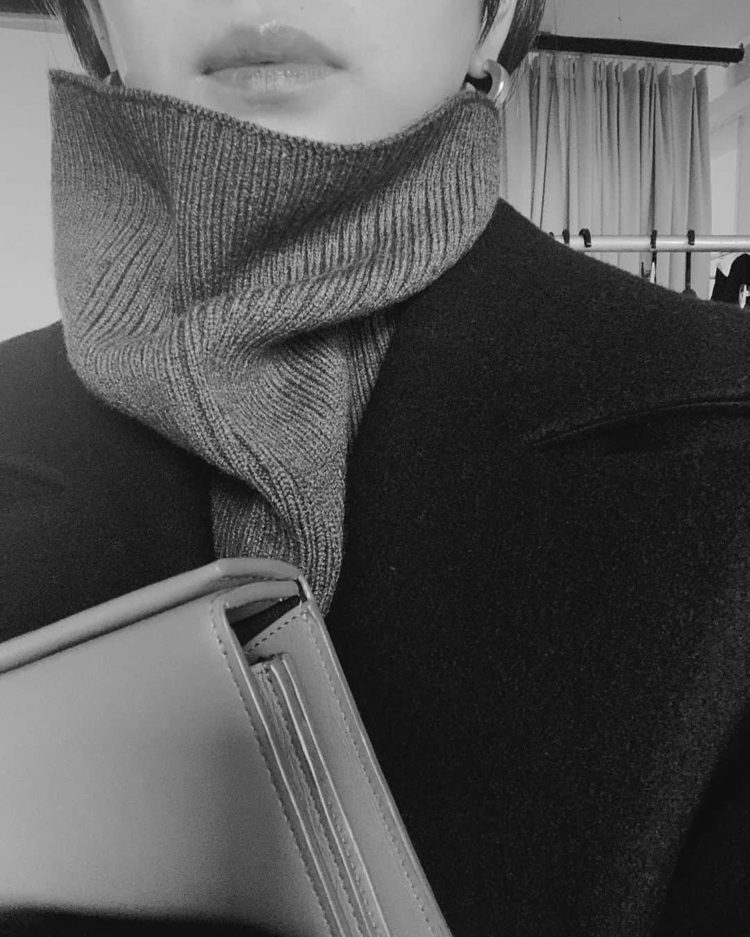のインスタグラム：「. 形が定まらないこの感じが良い  やっぱり黒も欲しくなっている自分がいるなぁ😂作ってないけど😂」