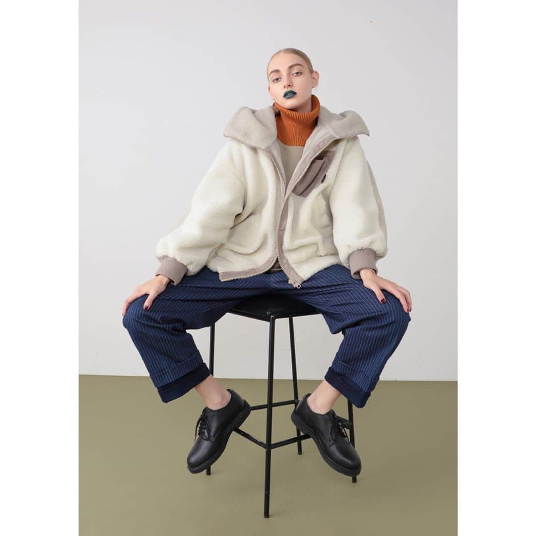FRAPBOISofficialさんのインスタグラム写真 - (FRAPBOISofficialInstagram)「〈モコゾン〉  軽量であたたかく、ビッグシルエットがかわいいモコモコのエコファーブルゾン。袖口の丸いボリューム感、前と後ろでバイカラーになっているデザインもポイントです。  Blouson 25,000yen+tax (Ivory/Camel)  #frapbois #フラボア #fashion #ファッション #blouson #ブルゾン #fur #ファー #furblouson #ファーブルゾン #ecofur #エコファー #boa #ボア #boablouson #ボアブルゾン #bigsilhouette #ビッグシルエット #oversize #oversized #オーバーサイズ #relax #リラックス #relaxwear #リラックスウェア #onemilewear #ワンマイルウェア #tokyo #japan」10月21日 18時29分 - frapbois_official