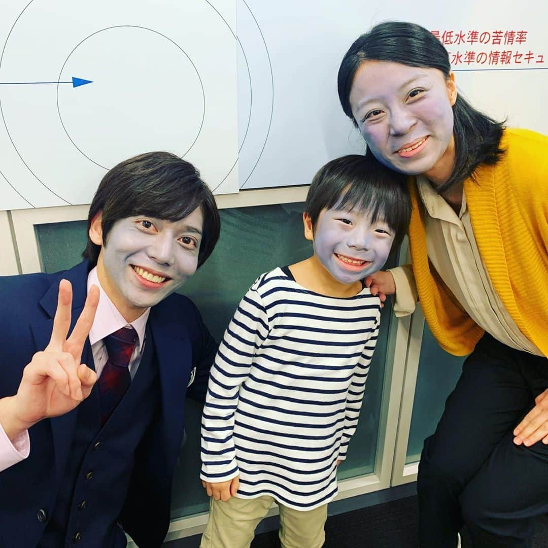 のインスタグラム：「・ #だから私はメイクする  本日第3話の放送です🥰💄💋 ・ 写真は、#太田莉菜 さん演じる 兎咲のライバル・増本役の #染谷俊之 さん🙌✨ 何やら不思議な顔色ですが、 本編をご覧ください🛸👽❤️ ・ 第3話は本日深夜0:58から‼️ バリバリ働く女性あるある満載🥰 今夜も夜更かししちゃいましょう😘」