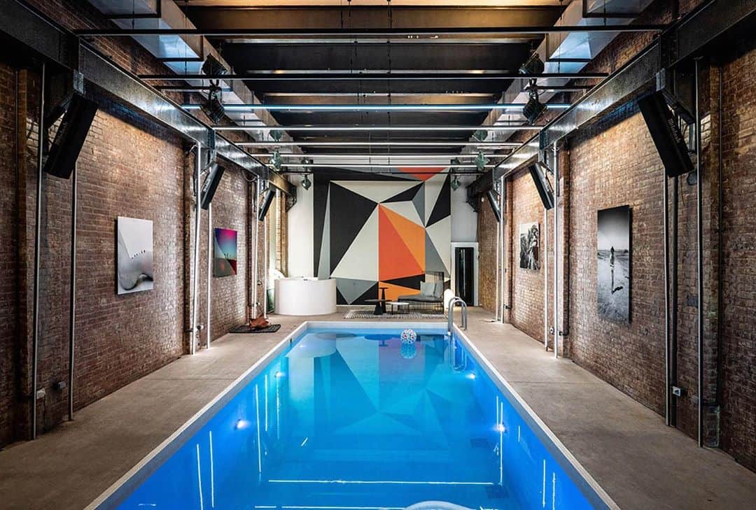 Baxterのインスタグラム：「Baxter collides with the worlds of audio and design, outfits the ‘World of McIntosh Townhouse’ with its signature furnishings. Designed as an immersive space to provide the McIntosh experience, the WOM Townhouse brings McIntosh Group’s music history to life and with Baxter’s signature pieces outfitting the space - music and style seamlessly merge  Discover Baxter New York @baxter_ny   📷 @g.n.z.0   #baxtermadeinitaly #baxter #newcollection #interiordesign #interior #design #furniture #2021 #newyork #nyc #worldofmcintosh #wom #baxternewyork #baxterny」