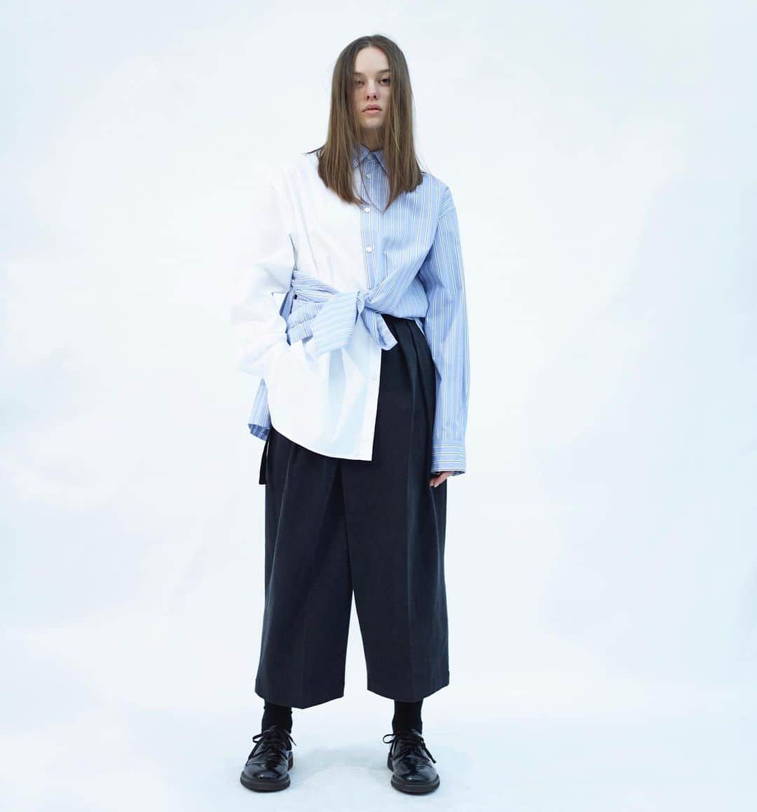 ウィザードのインスタグラム：「2020 FALL WINTER COLLECTION “Metropolis Noise Laboratories"  DOCKING FLIP SHIRTS  アシンメトリーにドッキングされた片側の身頃は左右で入れ替えが可能です。  Coming soon.  #wizzard_fac  #wizzard  #fashion  #tokyofashion  #streetfashion  #fashionphoto #designersbrand  #domesticbrand  #mensfashion #2020aw  #メンズファッション #ファッションブランド #ウィザード #ストライプシャツ  #ドッキングシャツ  #2ウェイ」