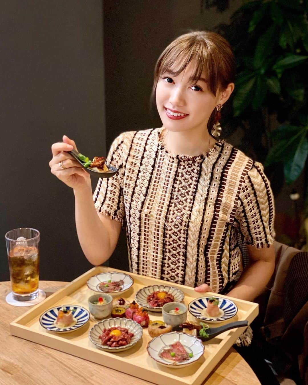 ののさんのインスタグラム写真 - (ののInstagram)「. この前は京橋にある創作和食WATANABE @watanabe.miyakojima で10/24から始まるコースを頂いてきたよー🤤💓 6,000円のコースでメインが鍋(〆に麺あり)か黒毛和牛厳選肉の4種盛りかを選べるんだけど、どちらも美味しかった🥺 まず前菜7種盛りから満足しちゃう位のボリュームがあるし、黒毛和牛メンチカツミニバーガー、牛すじカレー(ミニサイズ)と他の料理も充実してて満腹だし大満足🥺 しかも今ならGO TO EATもGO TOキャンペーンの地域共通クーポンも使えるよ . 併設されているドリンクボックス　@thedrinkbox_jpの自家製チーズフォームドリンクもチーズケーキも美味しいからおすすめ💓 チーズの味しっかりなのにくどくないチーズフォーム、通販が始まって通販でも人気なチーズケーキ🧀 チーズ好きにおすすめ . #大阪#京橋#大阪グルメ#京橋グルメ#大阪ディナー#京橋ディナー#創作和食watanabe#黒毛和牛#チーズケーキ#チーズフォーム#チーズ#大阪チーズケーキ#グルメ女子#グルメスタグラム#コース料理#大阪肉グルメ#笑顔#大阪観光#gotoキャンペーン#gotoトラベルキャンペーン#地域共通クーポン #gotoeat#gotoeatキャンペーン」10月21日 18時27分 - nonoko0309