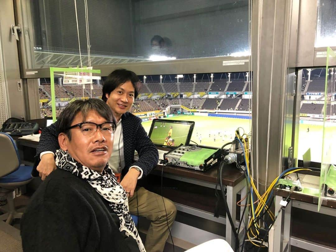 山田泰三さんのインスタグラム写真 - (山田泰三Instagram)「昨日は錦織の試合担当予定だったのですが、残念でした😢 肩の怪我が長引きませんように。 今日はDAZNで渡邉一平さんと「千葉VS金沢」です⚽️ 松本の方にも念を送っておきますね👍 #WOWOW #テニス #テニス好き #テニス好きな人と繋がりたい #錦織圭 #DAZN #Jリーグ #ジェフユナイテッド千葉 #ツエーゲン金沢 #渡邉一平 #サッカー #サッカー好き #サッカー好きな人と繋がりたい」10月21日 18時33分 - taizoyamada_official