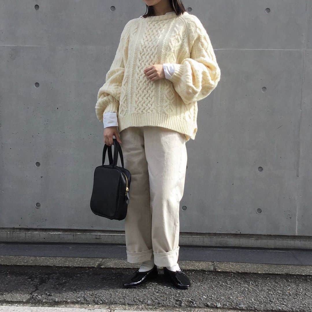 のインスタグラム：「. . // staff coordinate // . . @fig_london  Shetland2way cardigan ¥13,000+tax .  . . #figlondon #フィグロンドン#ニットコーデ#ニット#ケーブルニット#シェットランド#アトリエドゥサボン」