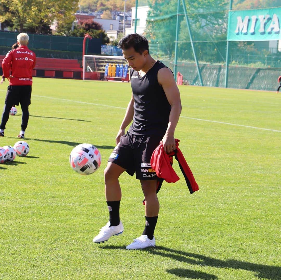 チャナティプ・ソングラシンのインスタグラム：「そろそろチームに貢献できますわ ⚽️💪🏼@hokkaido_consadole_sapporo」