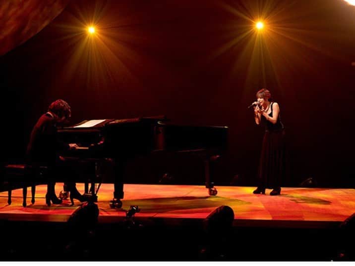 のインスタグラム：「今週24日(土)夜23時放送のNHK #SONGS 様で、劇場版「鬼滅の刃」無限列車編の主題歌「炎」を梶浦由記さんの伴奏で歌わせていただきます。そして「紅蓮華」「Catch the Moment」も歌わせていただきます。恥ずかしい映像やあんな人も‥それも大事な歴史。LiSA特集お見逃しなく。 NHK総合 24(土) 午後11:00 https://www.nhk.or.jp/music/songs/437518.html #鬼滅の刃　#炎　#紅蓮華　#CatchtheMoment #sao」