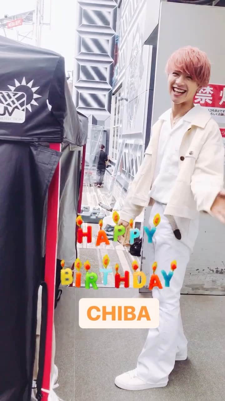 BUZZ-ER.のインスタグラム：「CHIBA #BIRTHDAY ということで、こちらリールにUP❣️ アイドルのステージ裏✨ #JPOP #smile #jpopidol  #bogoss #미남  #DEPTRAI  #minet #帥哥　#小鲜肉　#ブザー　 #ボーカル @_kohei_chiba_」
