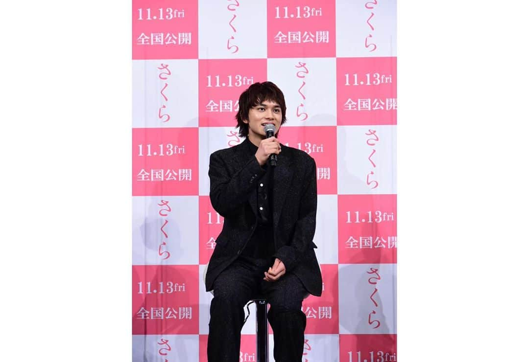 北村匠海さんのインスタグラム写真 - (北村匠海Instagram)「[#TakumiEvent / Photo] A talk event to commemorate the completion of the movie "Sakura" was held in Tokyo on October 20. Takumi Kitamura, Nana Komatsu, director Hitoshi Yazaki, and Chie (dog) appeared. — 映画『さくら』(11月13日公開)の完成記念トークイベントが20日に都内で行われ、北村匠海、小松菜奈、矢崎仁司監督、ちえ(犬)が登場した。  #さくら #北村匠海 #TakumiKitamura #DISH// #小松菜奈 #NanaKomatsu」10月21日 18時54分 - takumikitamura.id