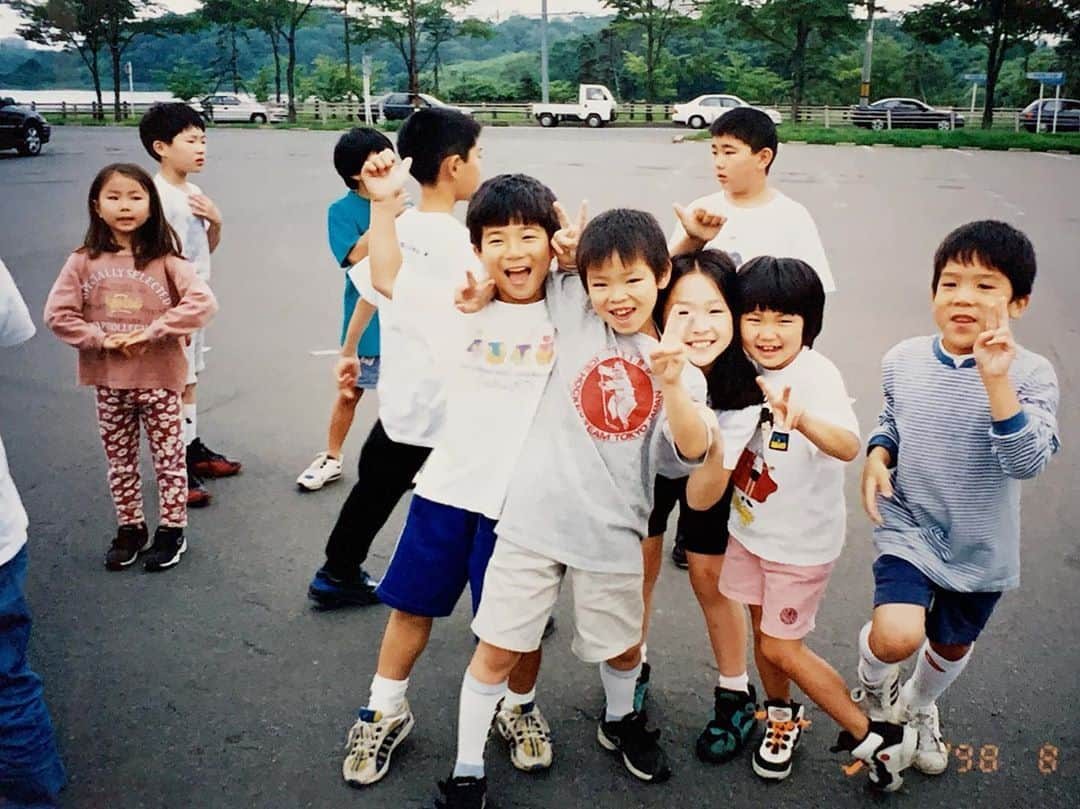 菊池沙都さんのインスタグラム写真 - (菊池沙都Instagram)「きゅんです✌︎❤️ 結婚本当におめでとう！ みんなにも会えて最高でした🍻 #西武ホワイトべアーズ #一緒の日にホッケーを始めた隼と私 #出会いは3歳#幼なじみ#仲間 #結婚式#weddingparty #scapesthesuite #久しぶりに激しく二日酔い」10月21日 18時47分 - satochin30