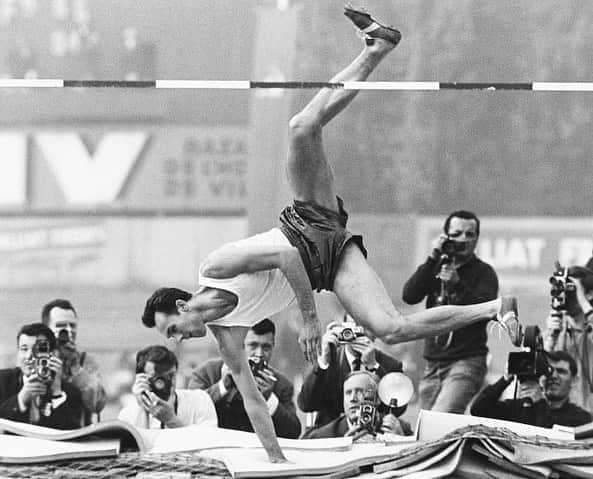olympiadaさんのインスタグラム写真 - (olympiadaInstagram)「В этот день на Играх в Токио в 1964-м Валерий Брумель выиграл золотую медаль с результатом 2.18 в соревнованиях по прыжкам в высоту 🥇 ⠀ #Olympics #OTD」10月21日 18時49分 - olympia_da