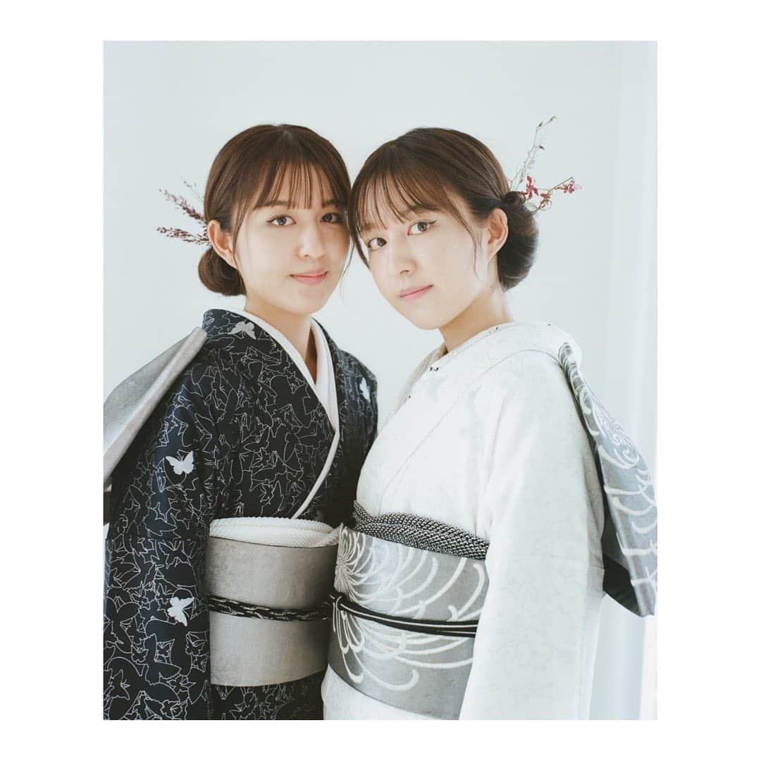 りかりこさんのインスタグラム写真 - (りかりこInstagram)「今回、【振袖ゆえん】で、 成人をお祝いする一つのご提案として「振袖ゆえんフォトプラン」を実施！ その「振袖ゆえんフォトプラン」のスタートに際した、クリエイティブチーム「HUG」との振袖カタログ冊子作りに参加しました❤️  ≪フォトプラン（完全ご予約制）≫は「振袖ゆえんWEBサイトにて受付中」 冊子は10月末〜11月頭に配布開始を予定。 ご郵送をご希望のお客様はinfo@furisode-yuen.jpよりご依頼ください。  詳しくは @furisode_yuen_kapuki を見てみてねっ  #プロデュース @hug_inc  #撮影 @kyoheihattori  #ヘアメイク @_yukariyamamoto_  #振袖 @furisode_yuen_kapuki  #振袖ゆえん #りかりこ #双子」10月21日 18時49分 - rikariko_official