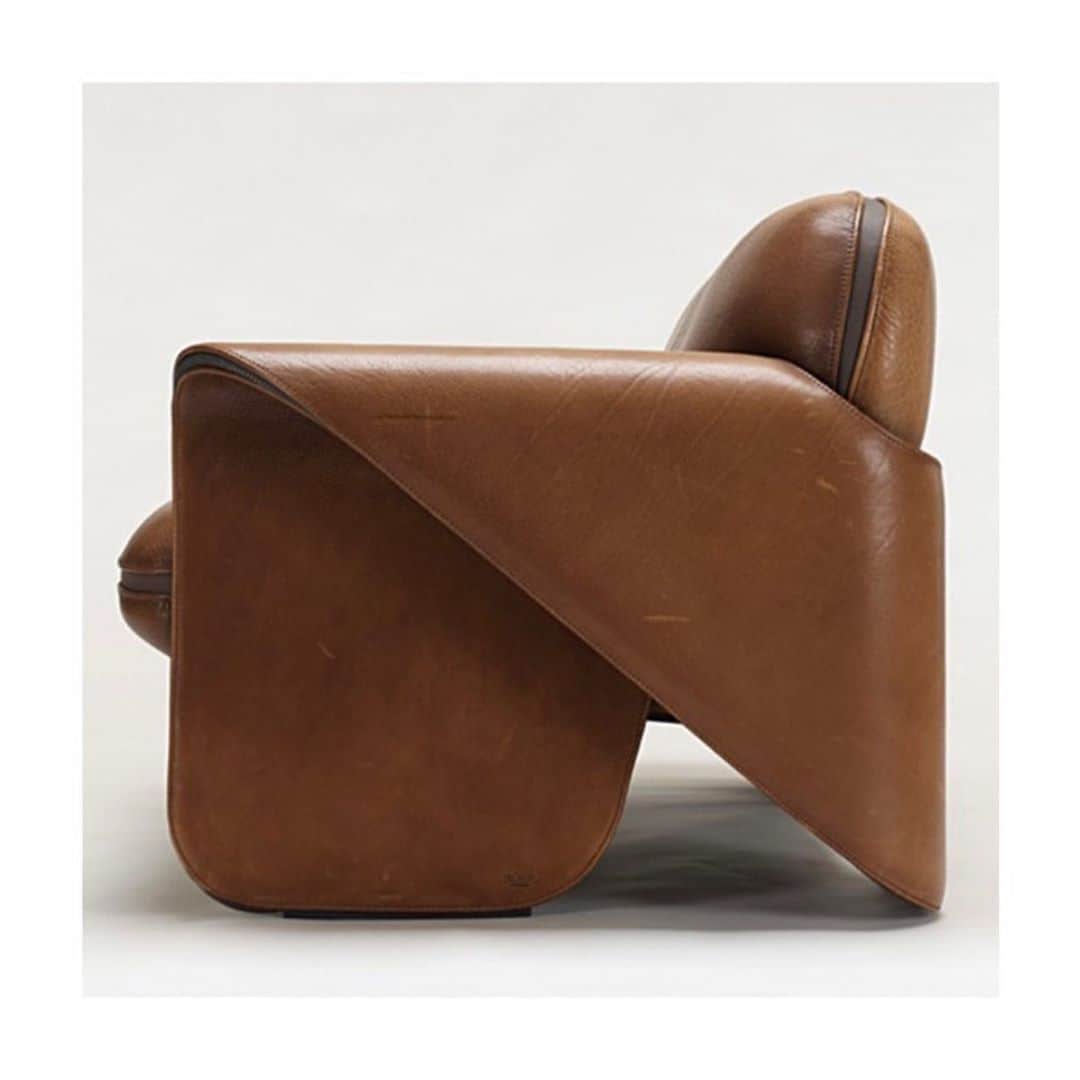 エレオノーラ・カリシのインスタグラム：「Sofa by #GerdLange for De Sede, 1970s」
