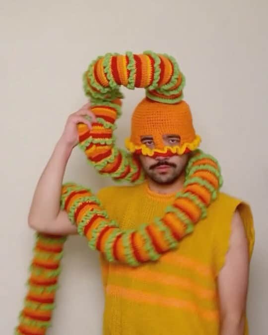 Phil Fergusonのインスタグラム：「Welcome to my BURGER CHAIN!  So I originally uploaded a different video yesterday and deleted it because I needed to add the last part for the burger chain, a mask!  I originally wanted it to be some sort of ponytail that attached from the mask but it’s so long and heavy now I may need to fix it!  Anyway I hope you appreciate the effort I put into trying to swing it HAHA  Hope everyone is keeping safe and well!」