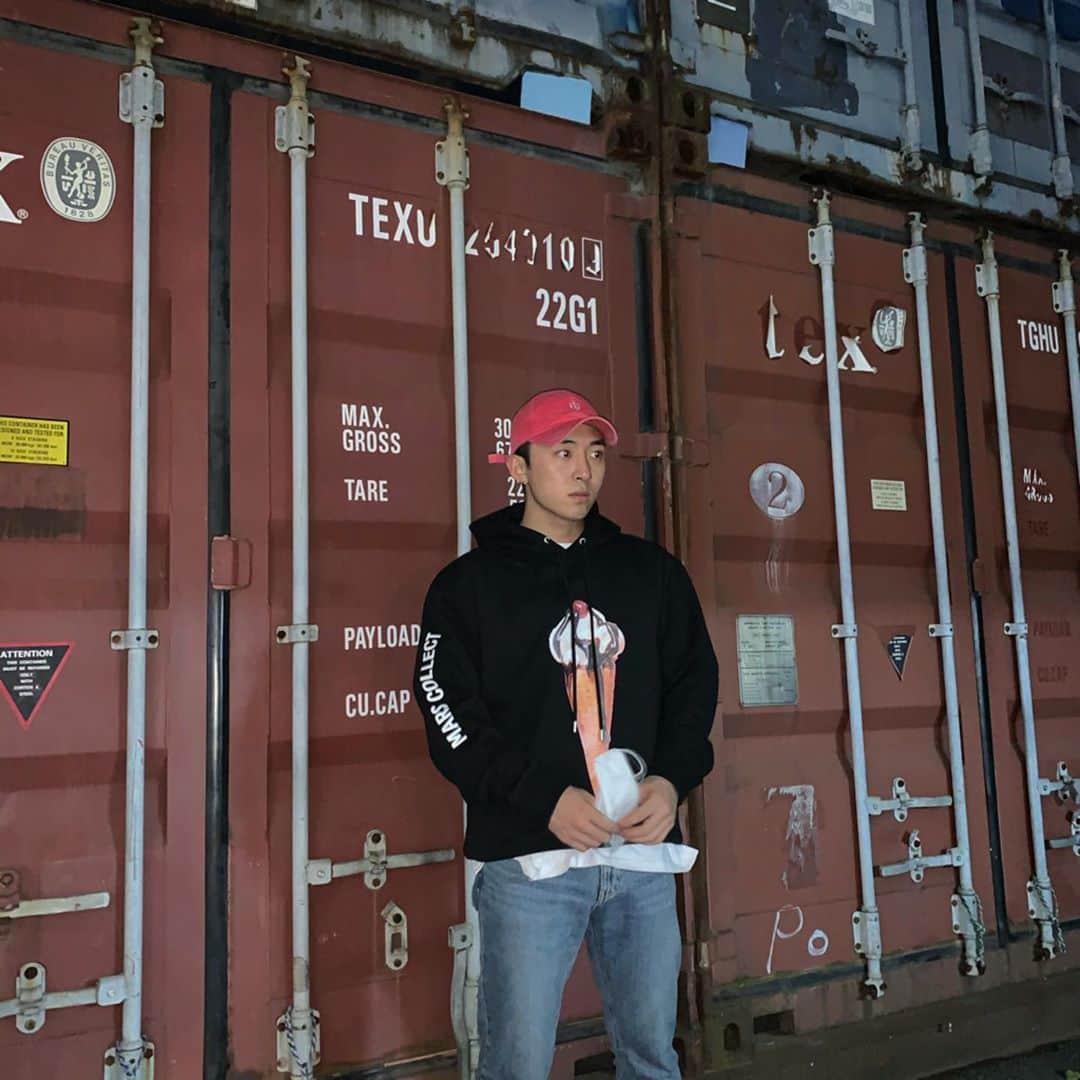 ヒョンミン さんのインスタグラム写真 - (ヒョンミン Instagram)「가을엔 후드지👍」10月21日 18時59分 - woo.jaka